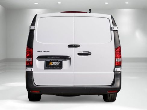 Used 2023 Mercedes-Benz Metris image 7