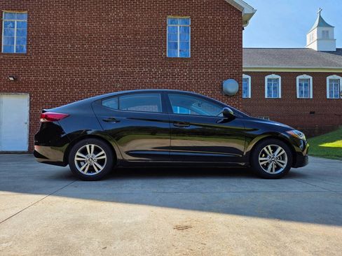 Used 2017 Hyundai Elantra SE FWD image 4