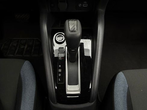 Used 2025 Nissan Versa SV FWD image 21