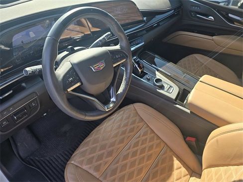 Used 2024 Cadillac Escalade Premium Luxury w/ Performance Package image 21