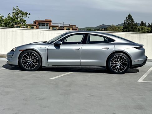 Certified 2021 Porsche Taycan image 2