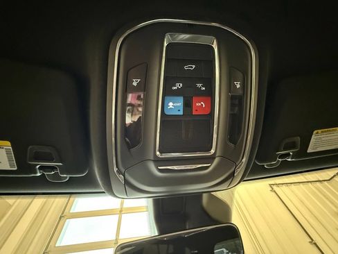 Used 2025 Jeep Grand Cherokee Altitude AWD/4WD image 40