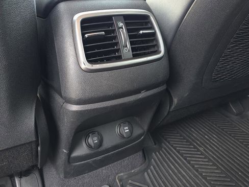 Used 2019 Kia Sorento LX w/ LX Convenience Package image 15