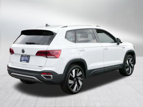 Certified 2024 Volkswagen Taos SEL image 7