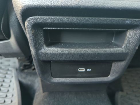 Certified 2022 Volkswagen Taos SE image 32