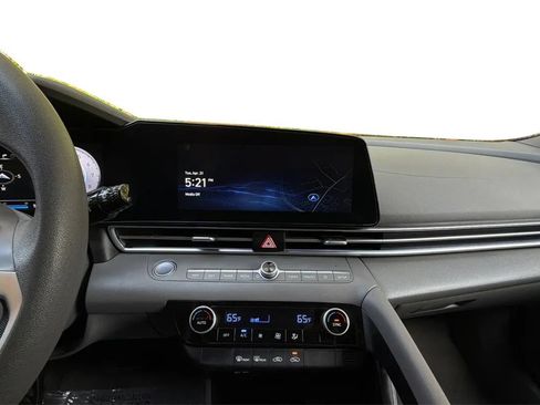 Used 2024 Hyundai Elantra SEL FWD image 30