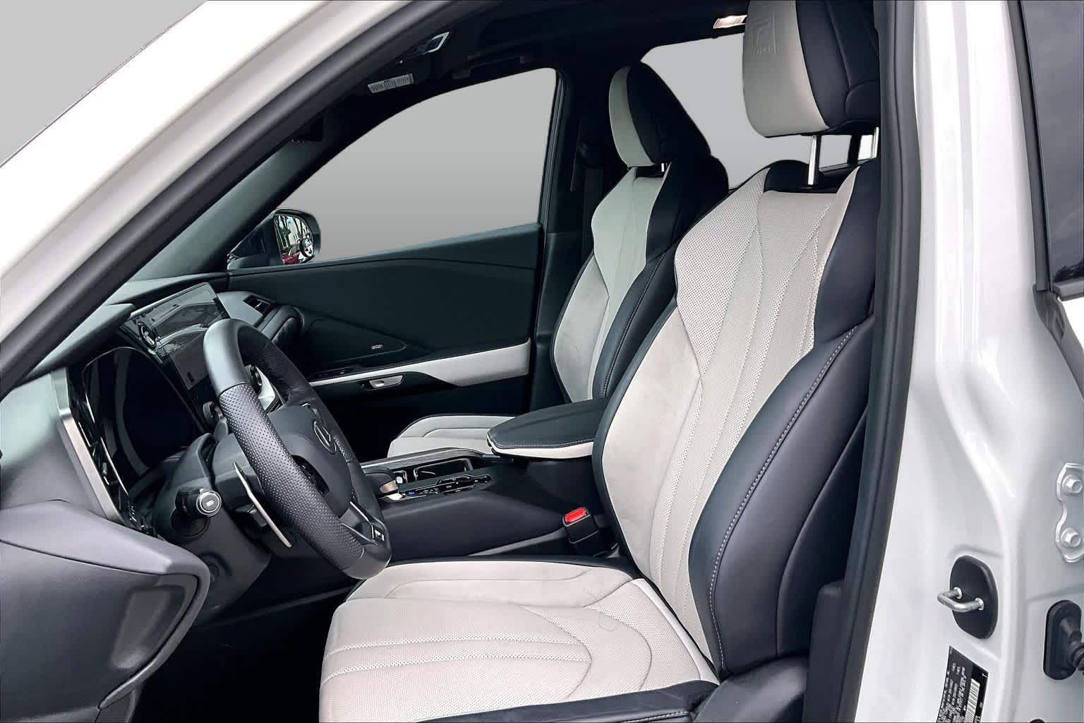 Used 2024 Lexus TX 500h AWD w/ Technology Package image 8