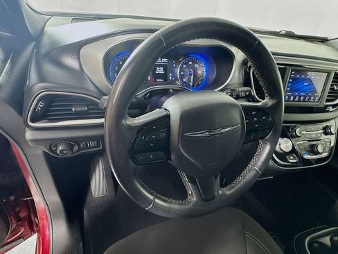 Used 2020 Chrysler Pacifica Touring w/ S Appearance Package image 13