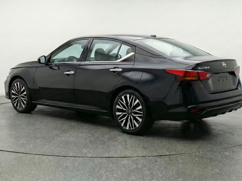 Used 2025 Nissan Altima 2.5 SV image 6