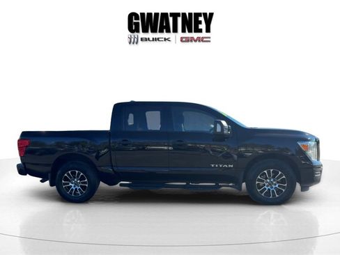 Used 2024 Nissan Titan SV w/ SV Convenience Package image 8