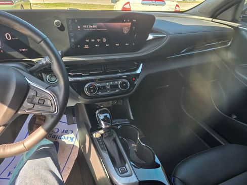 Used 2025 Buick Envista Sport Touring w/ Convenience I Package image 9