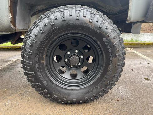 Used 1989 GMC Suburban 4WD image 32