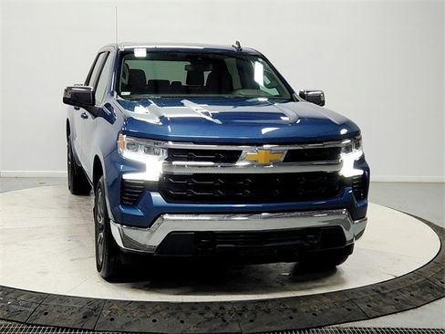 Used 2024 Chevrolet Silverado 1500 LT image 2