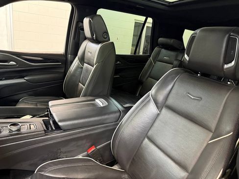 Used 2023 Cadillac Escalade Sport AWD/4WD image 17