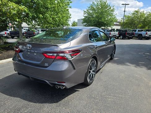 Used 2022 Toyota Camry SE w/ Cold Weather Package AWD/4WD image 7