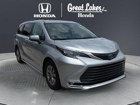 Used 2024 Toyota Sienna XLE w/ XLE Plus Package AWD/4WD image 1