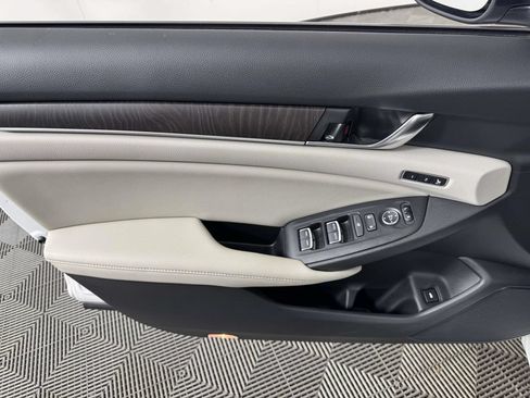 Used 2021 Honda Accord Touring image 17