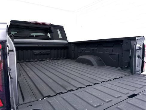 Used 2025 GMC Sierra 2500 AT4 AWD/4WD image 7