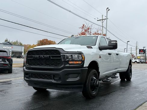 Used 2024 RAM 3500 Tradesman w/ Convenience Group image 2