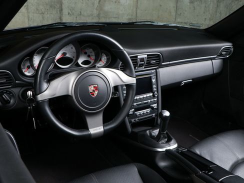 Used 2010 Porsche 911 Carrera 4S AWD/4WD image 5