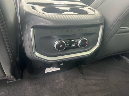 Used 2025 Ford Expedition Active AWD/4WD image 11