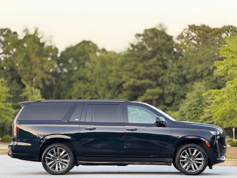 Used 2023 Cadillac Escalade ESV Sport image 11