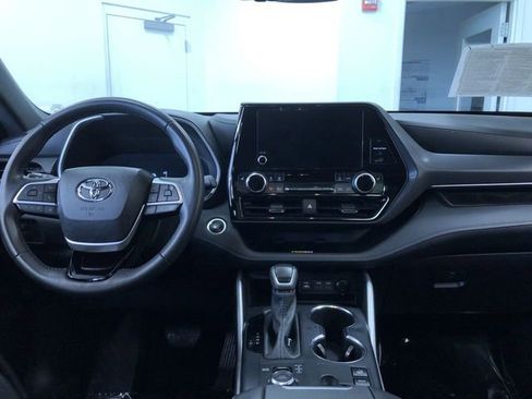 Certified 2025 Toyota Highlander XSE AWD/4WD image 17