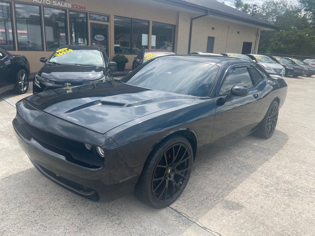Used 2018 Dodge Challenger SXT RWD image 1