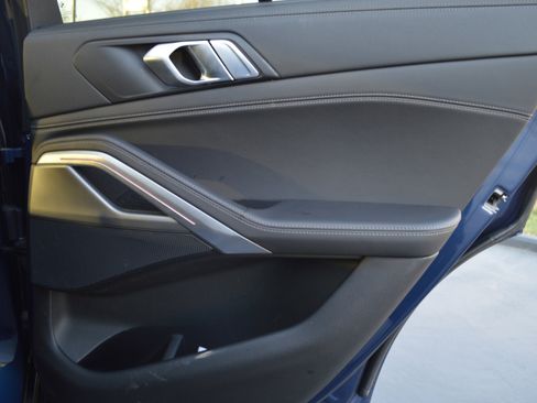 Used 2022 BMW X6 xDrive40i w/ M Sport Package image 29