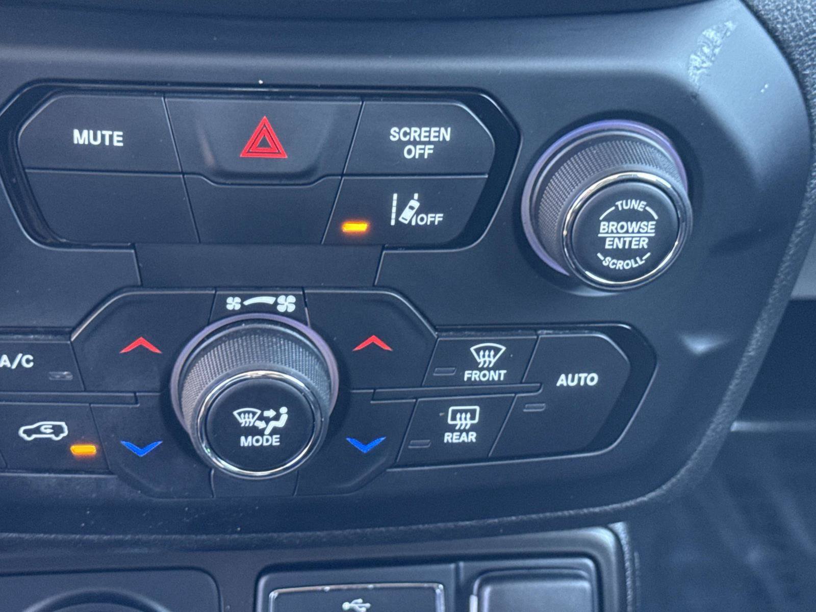 Certified 2023 Jeep Renegade Latitude AWD/4WD image 24