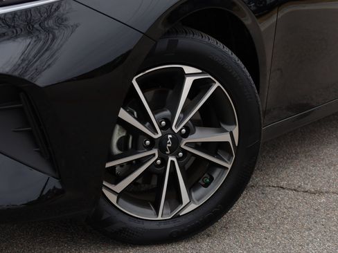 Used 2023 Kia Forte LXS w/ LXS Technology Package image 13