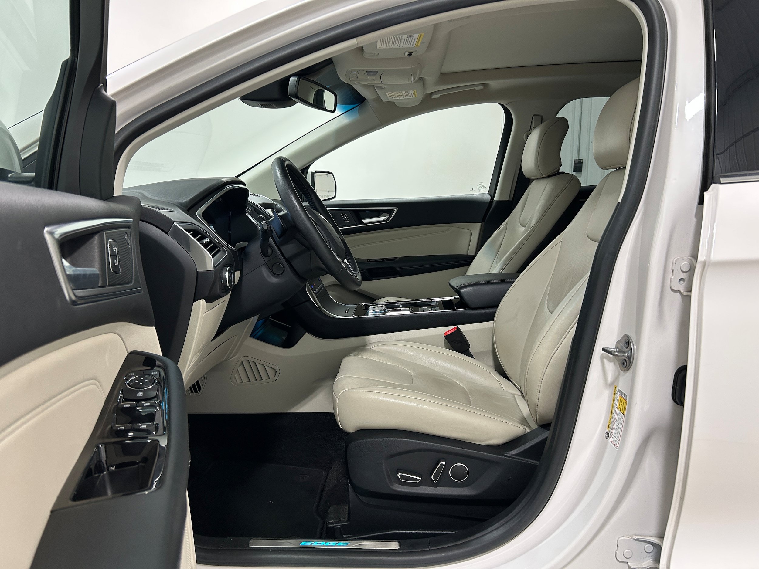 Used 2019 Ford Edge Titanium w/ Equipment Group 301A AWD/4WD image 4