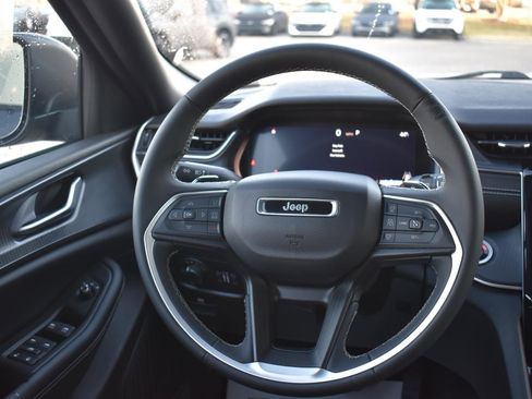 Used 2024 Jeep Grand Cherokee Laredo w/ Trailer Tow Package image 28