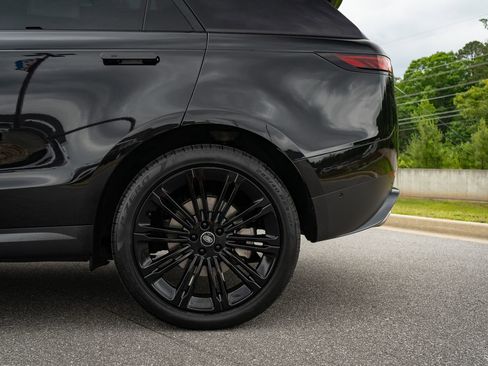 Used 2024 Land Rover Range Rover Sport SE AWD/4WD image 13
