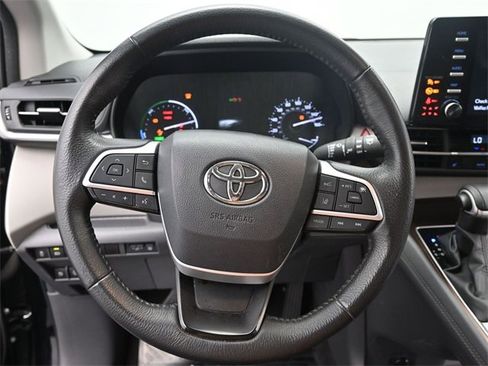 Used 2024 Toyota Sienna XLE image 22