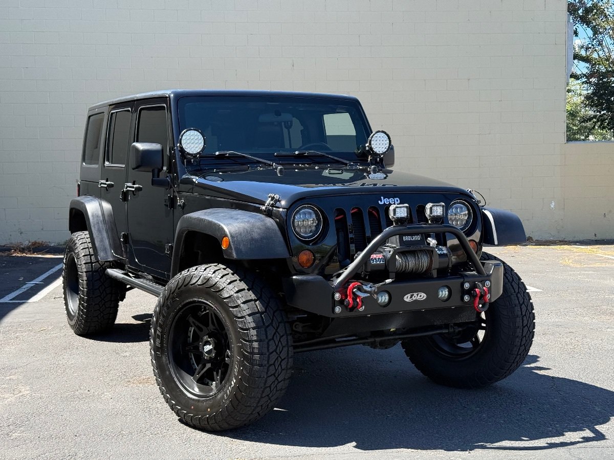 Used 2012 Jeep Wrangler Unlimited Sport w/ Max Tow Pkg AWD/4WD image 2