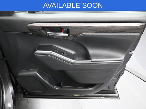 Used 2021 Toyota Highlander Platinum AWD/4WD image 40