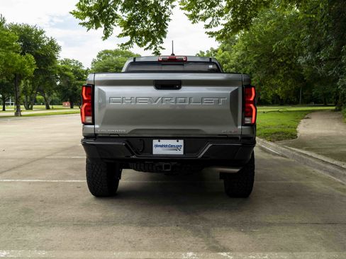 Used 2024 Chevrolet Colorado ZR2 AWD/4WD image 8