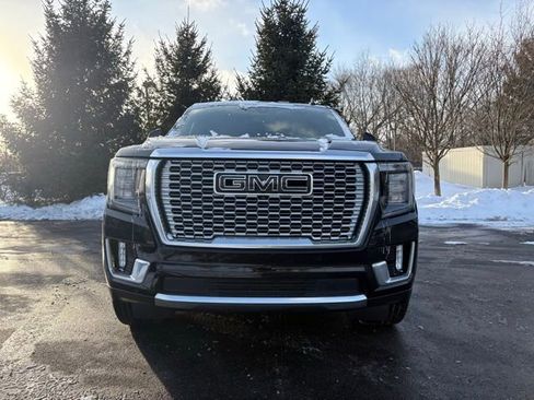 Used 2021 GMC Yukon XL Denali w/ Denali Premium Package image 12