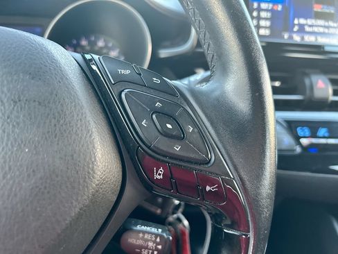 Used 2018 Toyota C-HR XLE FWD image 16