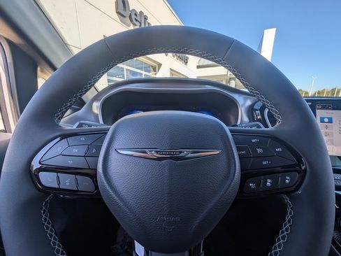 New 2026 Chrysler Pacifica Select w/ S Appearance Package image 21