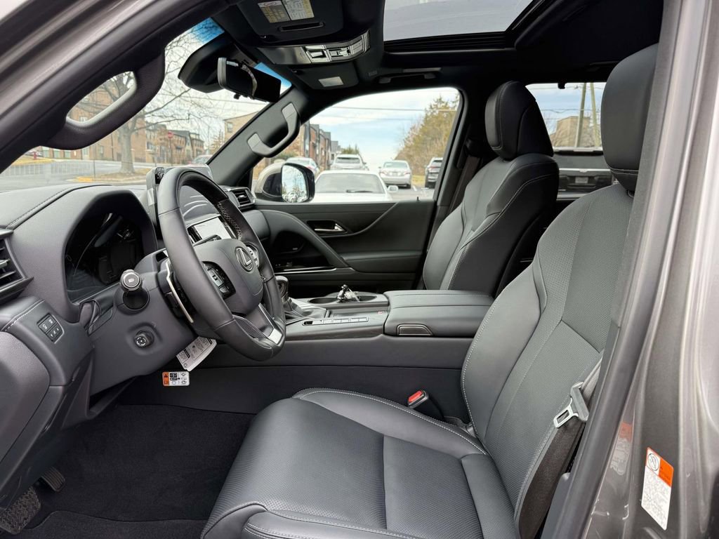 Used 2025 Lexus LX 600 4WD w/ Accessory Package (Z1) image 13