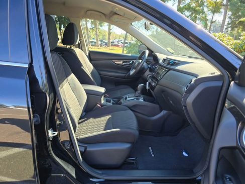 Used 2019 Nissan Rogue S image 11