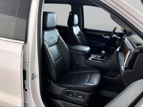 Used 2023 GMC Sierra 1500 Denali w/ Technology Package AWD/4WD image 9