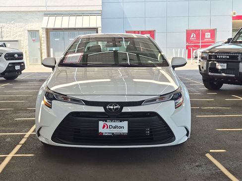 Used 2024 Toyota Corolla LE FWD image 3