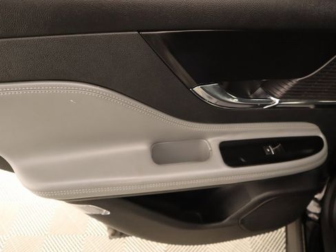 Used 2021 Lincoln Corsair FWD image 16