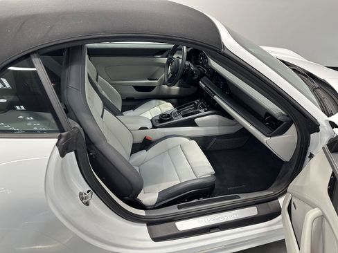 Used 2025 Porsche 911 Carrera RWD image 38