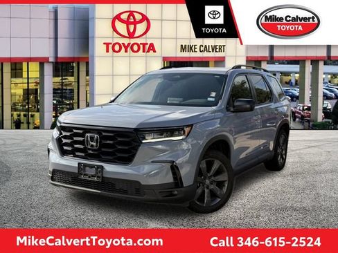 Used 2025 Honda Pilot Sport image 1