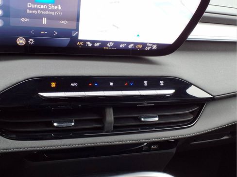 Used 2025 Buick Enclave Preferred FWD image 10