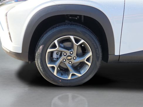 New 2025 Chevrolet Trax LT w/ LT Convenience Package image 32